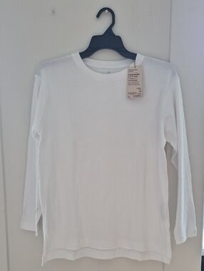 MUJI White Long Sleeve Crewneck Tee